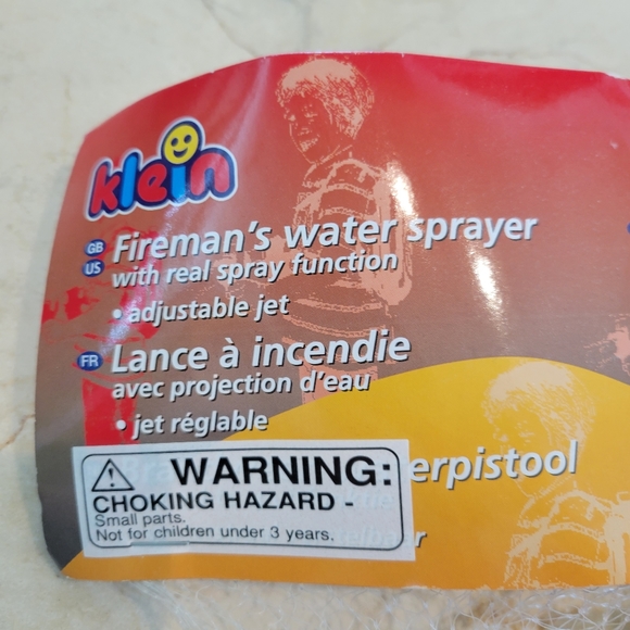 NWT firefighter wearable water gun - Picture 7 of 8